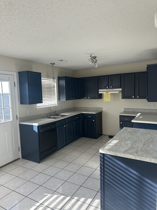 Primary Photo - 1300 Fredonia St