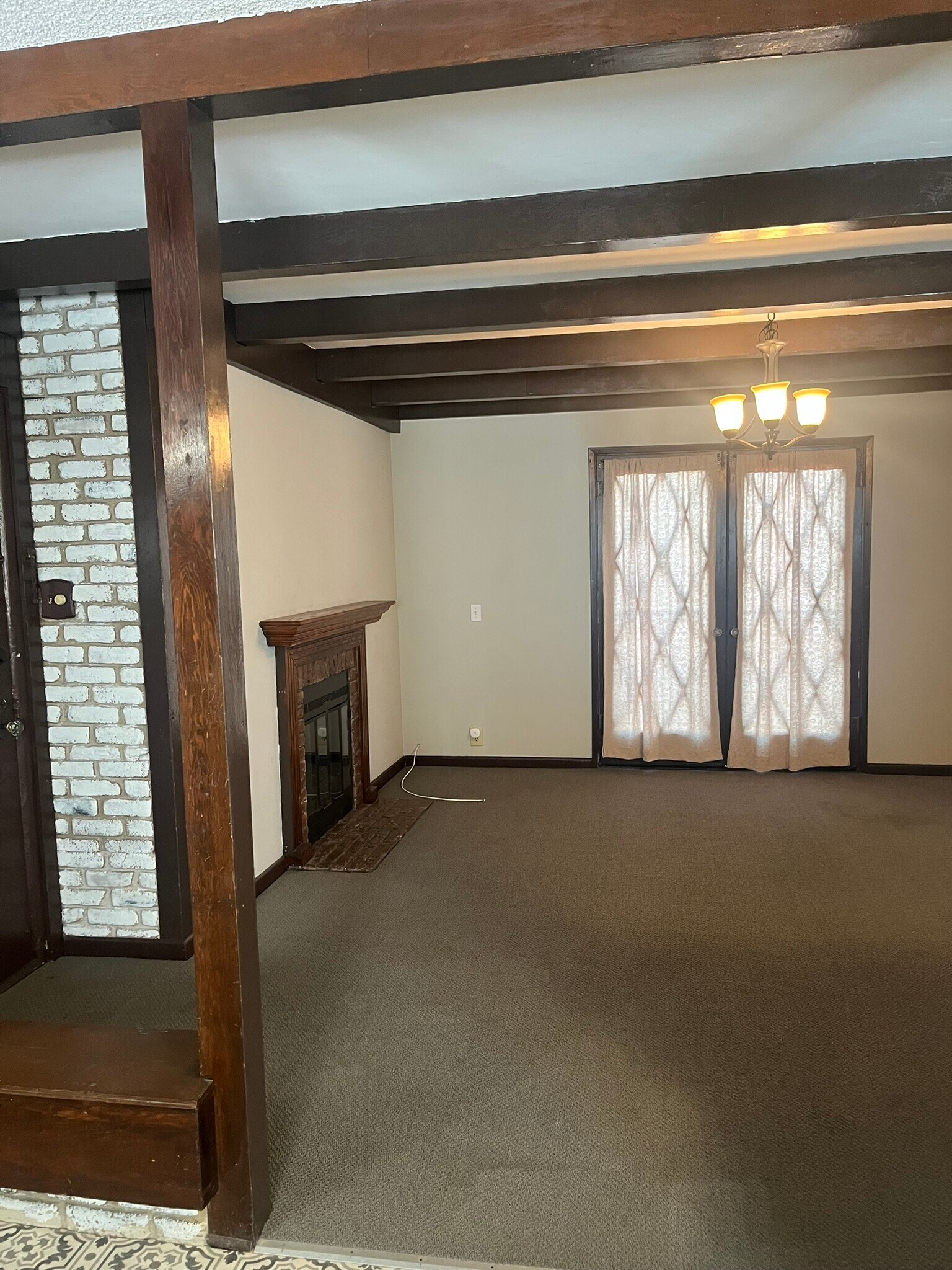 Living Room - 1132 N Heliotrope Dr