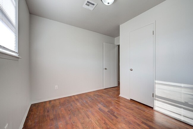 Building Photo - 1528 SE 49th Terrace