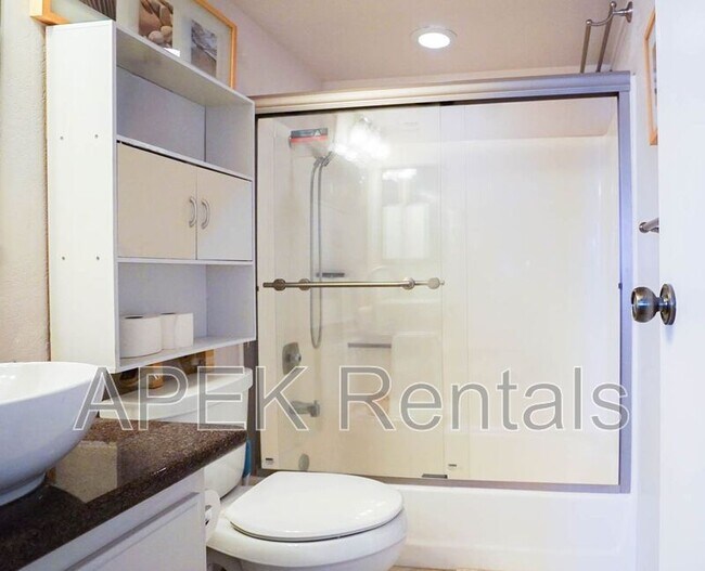 Building Photo - 5301 E Waverly Dr