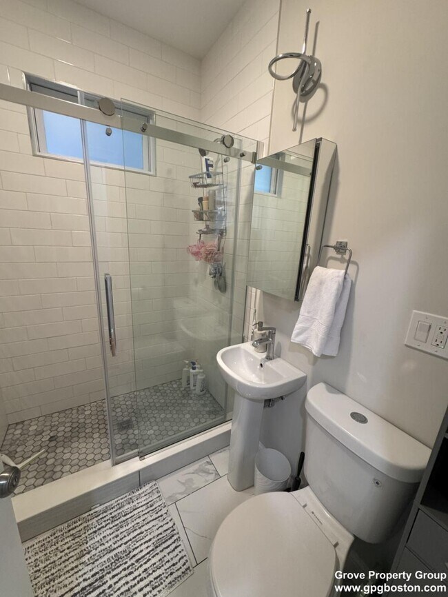 Building Photo - 4 bedroom in Boston MA 02127