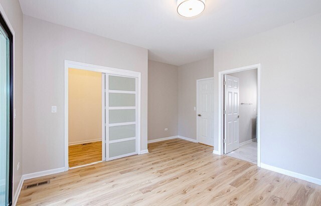 Building Photo - 1516 E 69th Plz