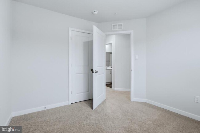 Building Photo - 369 Soft Rush Ln