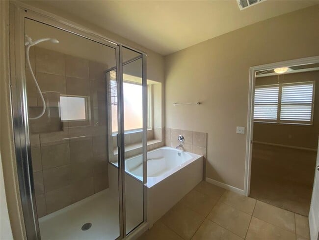 Building Photo - 2448 Lyla Ln