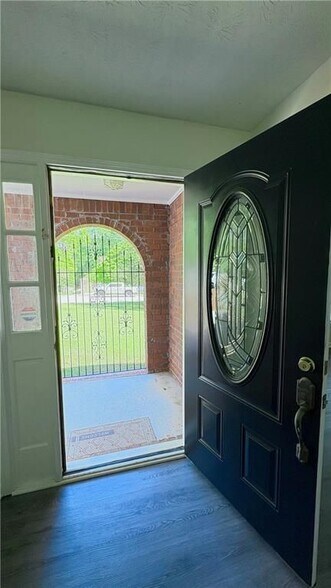 Building Photo - 2421 Fieldstone Dr SE