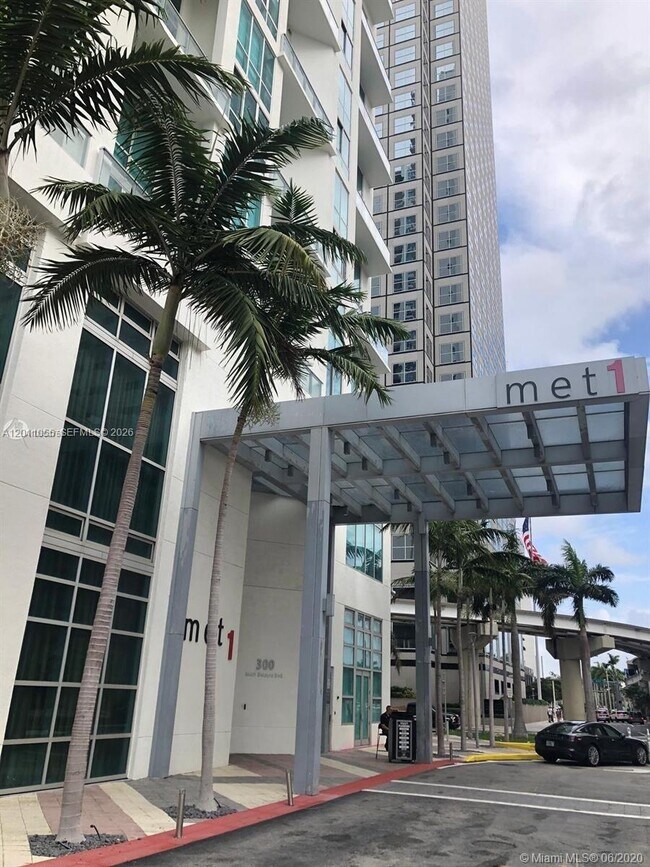 Building Photo - 300 S Biscayne Blvd