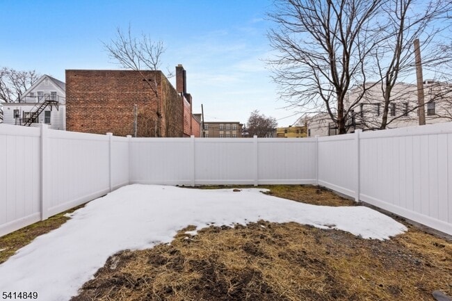 Building Photo - 37 S 7th St