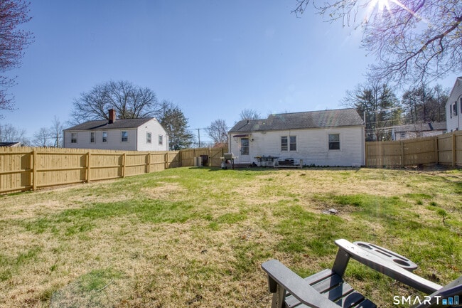 Building Photo - 124 Mayflower St