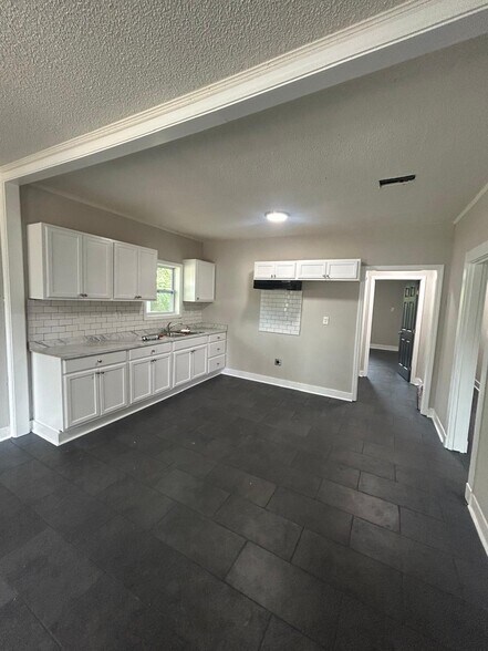 Building Photo - 2760 Lola Ave