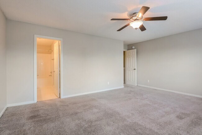 Building Photo - 15007 Redcliff Dr