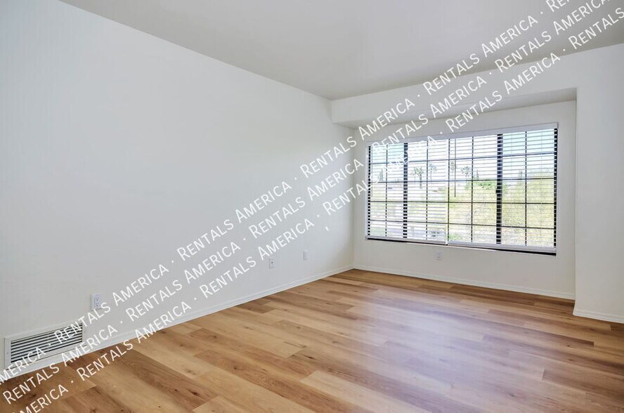Building Photo - 1150 W Masters Cir