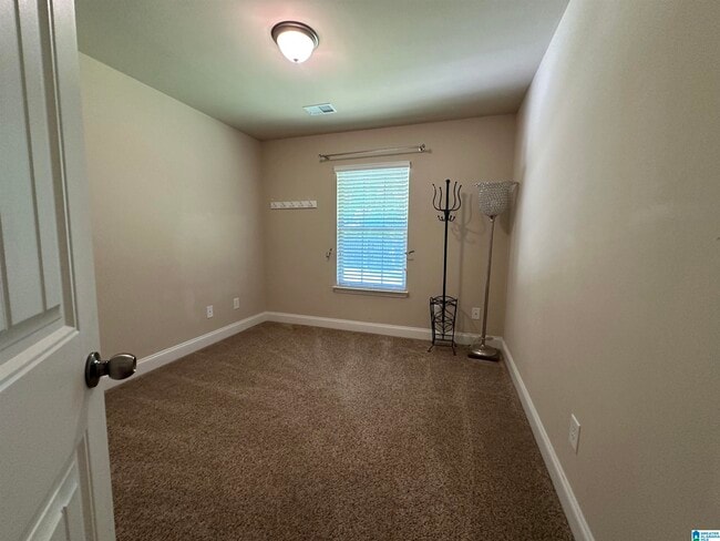 Building Photo - 480 River Crest Dr N