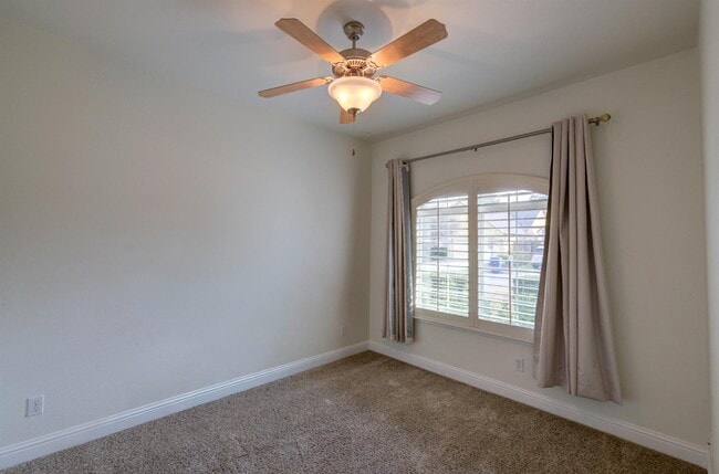 Building Photo - 1824 E Turnberry Ave