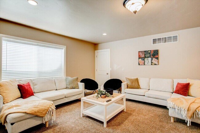 Building Photo - 288 W 580 N