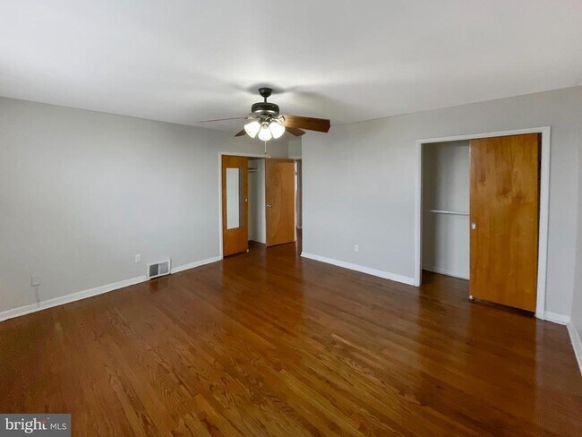 Building Photo - 1409 N 76th St