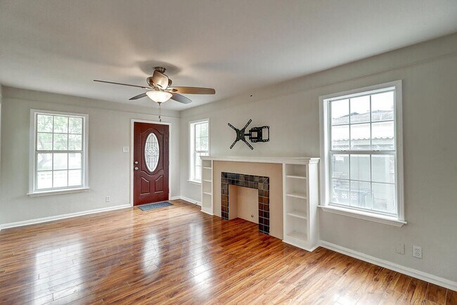 Building Photo - 722 Ralston Ave