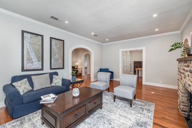 Building Photo - Berkeley Tudor For Lease!