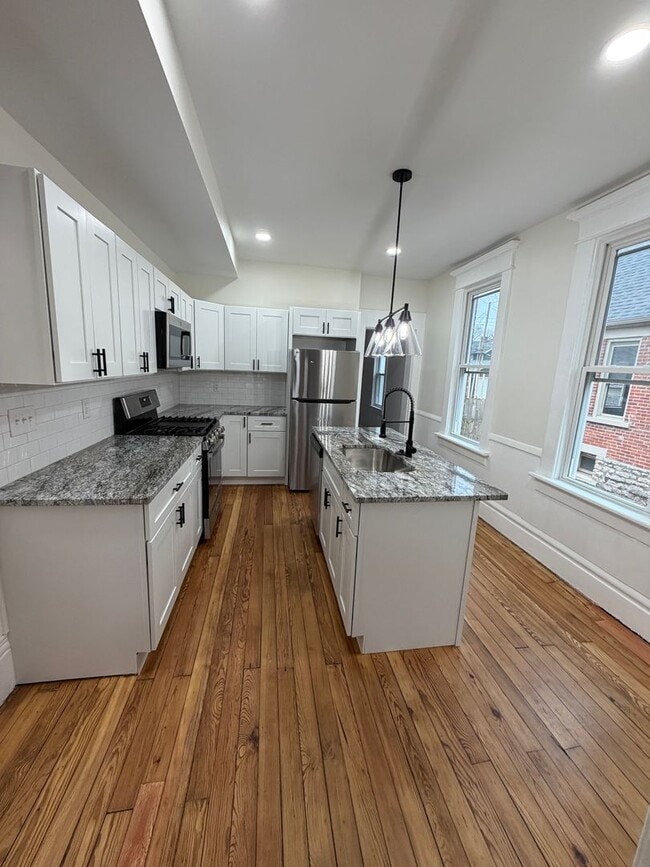 Building Photo - 415 Hanford St