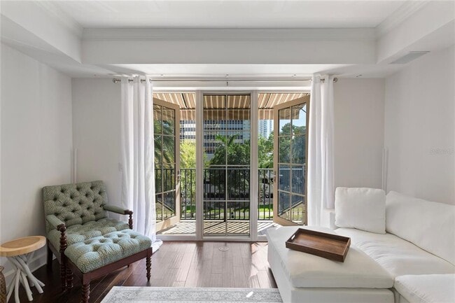 Building Photo - 300 Beach Dr NE