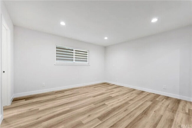 Building Photo - 1650 Tustin Ave