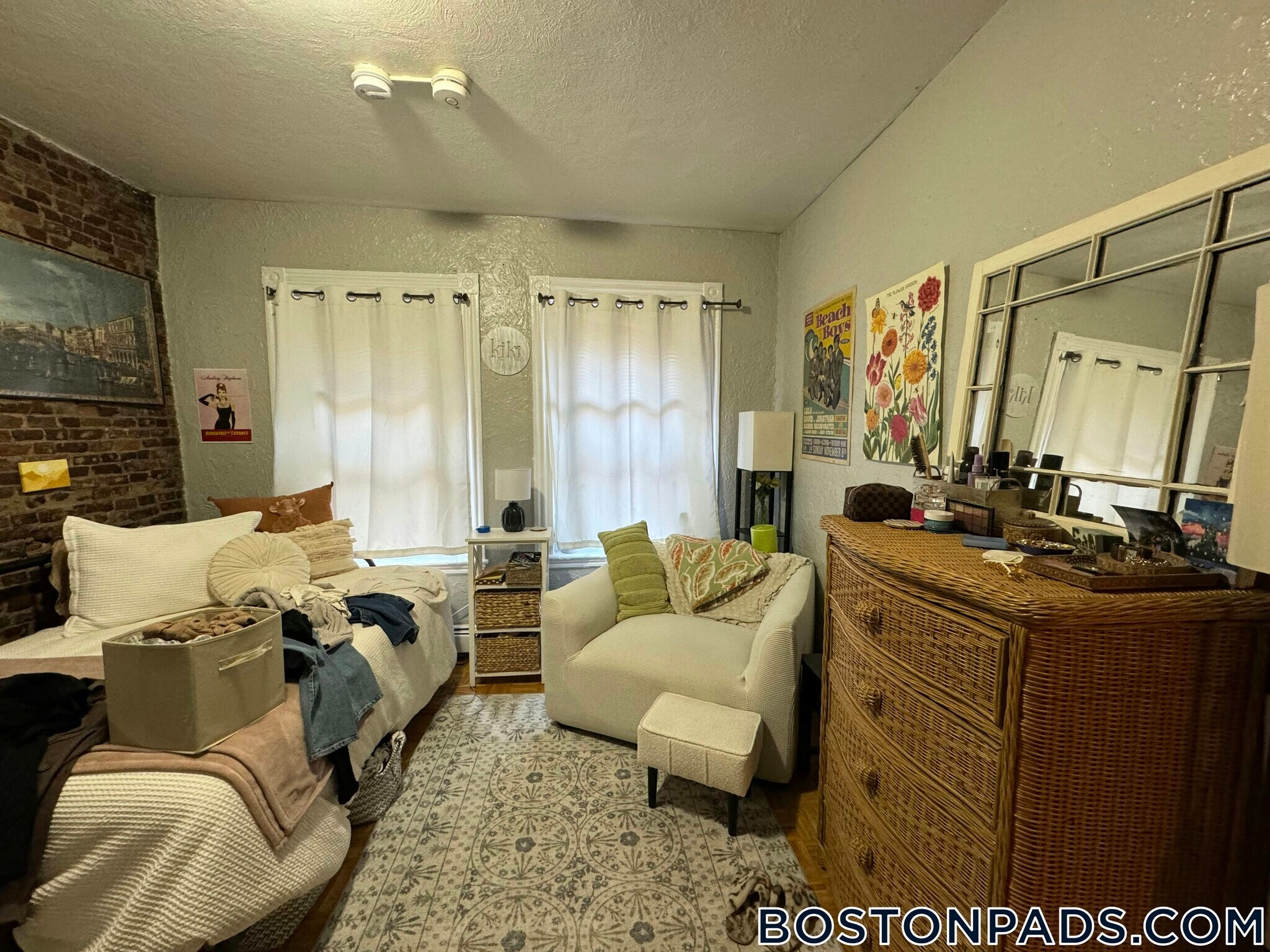 Building Photo - 40 Anderson St