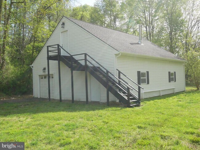 Building Photo - 35600 Sassafras Dr