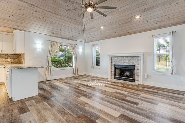Building Photo - Beautifully Updated Home in Navarre!