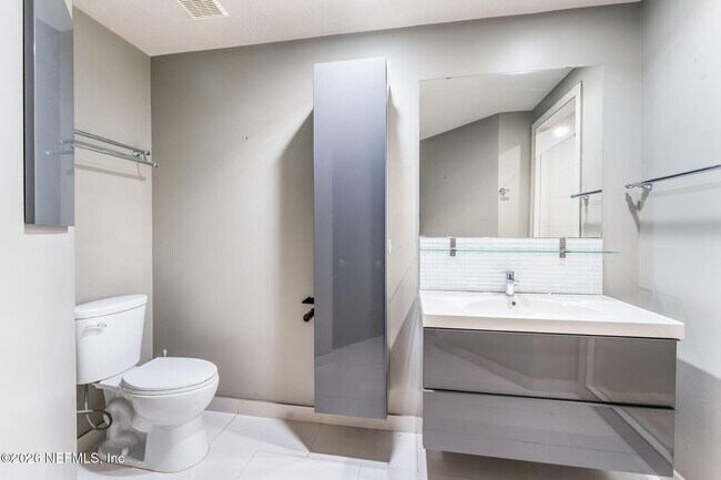 Building Photo - 1800 The Greens Way