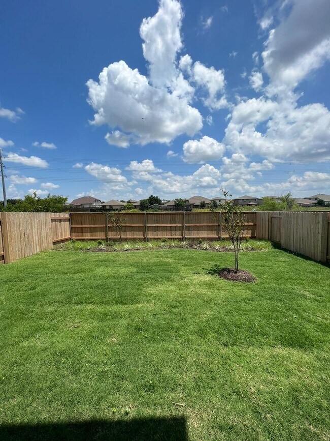 Building Photo - 12204 Scarlet Way