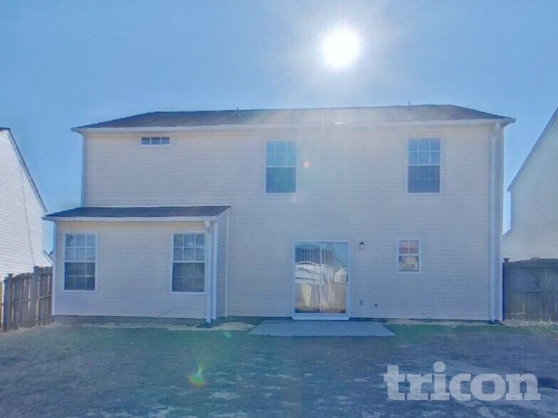 Building Photo - 204 Fox Grove Cir