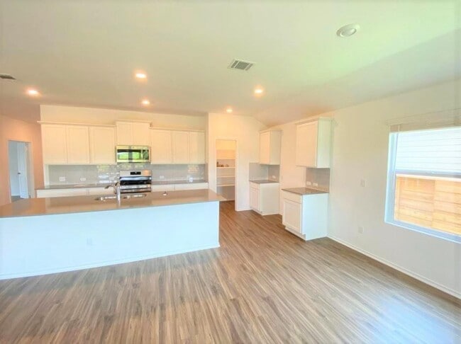 Building Photo - 480 Jack Ryan
