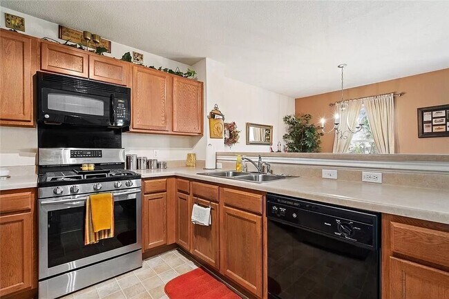 Building Photo - 206 Black