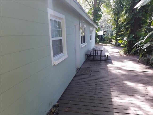 Building Photo - 1601 E Mulberry Dr