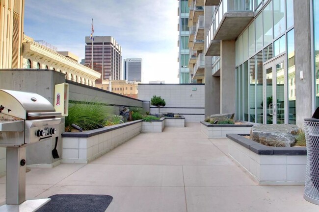 Building Photo - Move In Special !! Beautiful 1 bedroom Apa...