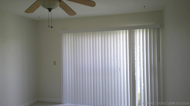 Building Photo - 1350 SE La Haven Ct