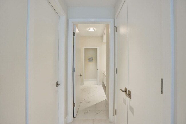 Building Photo - 3100 N Ocean Dr