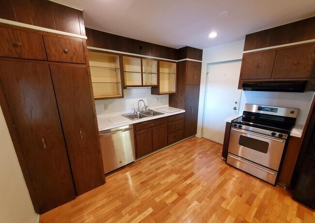 Building Photo - 1375 Pershing Blvd