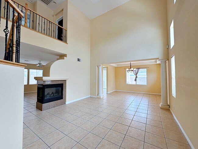 Building Photo - 4 BEDROOM HOME 3 CAR GARAGE ON A CORNER LO...