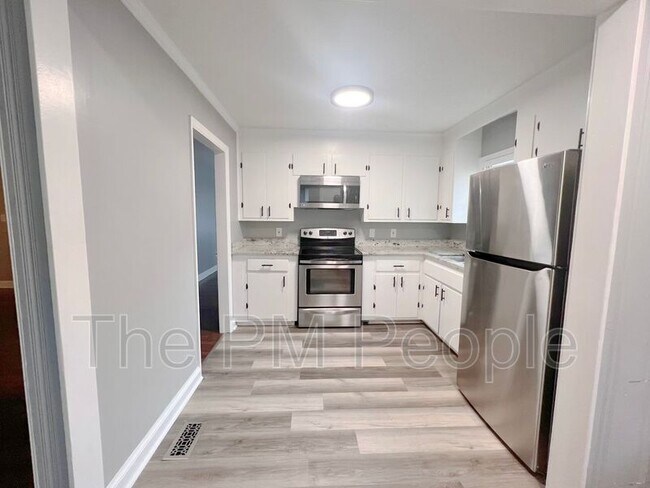 Building Photo - 34 Fleetwood Dr