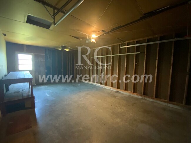 Building Photo - 206 Fourteenth E (g)-