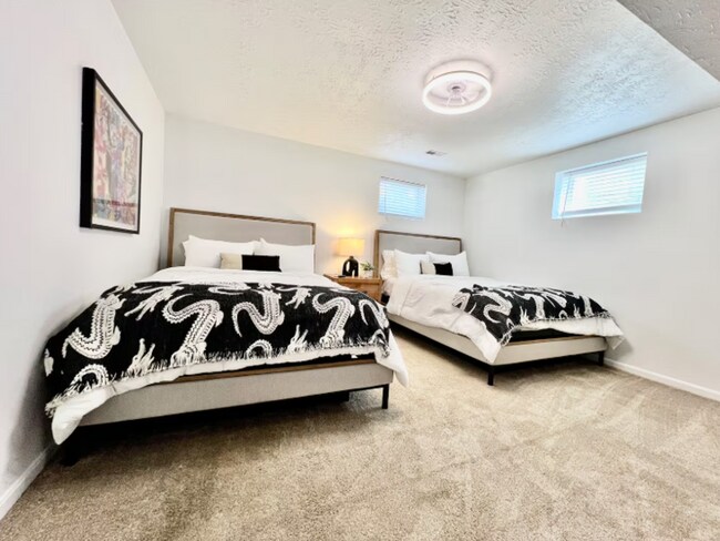 Building Photo - Large, stylish home in heart of Liberty twp.