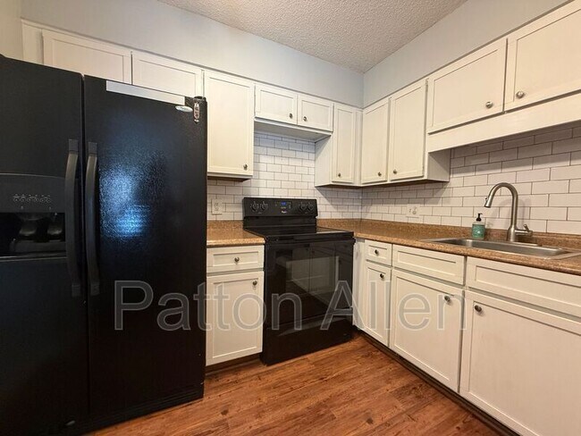 Building Photo - 1304 Abbey Cir