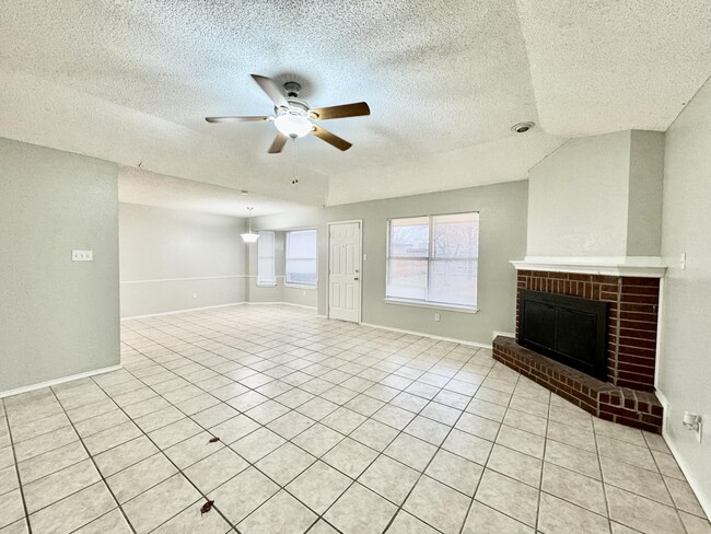 Building Photo - 1003 Juneau Ave