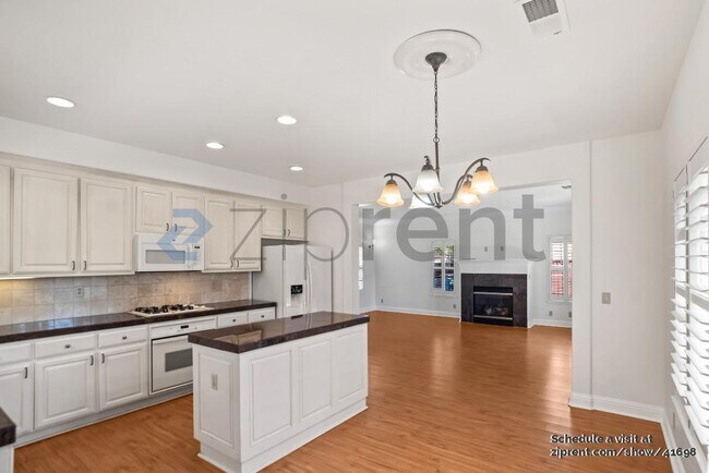 Building Photo - 742 Creekside Ct