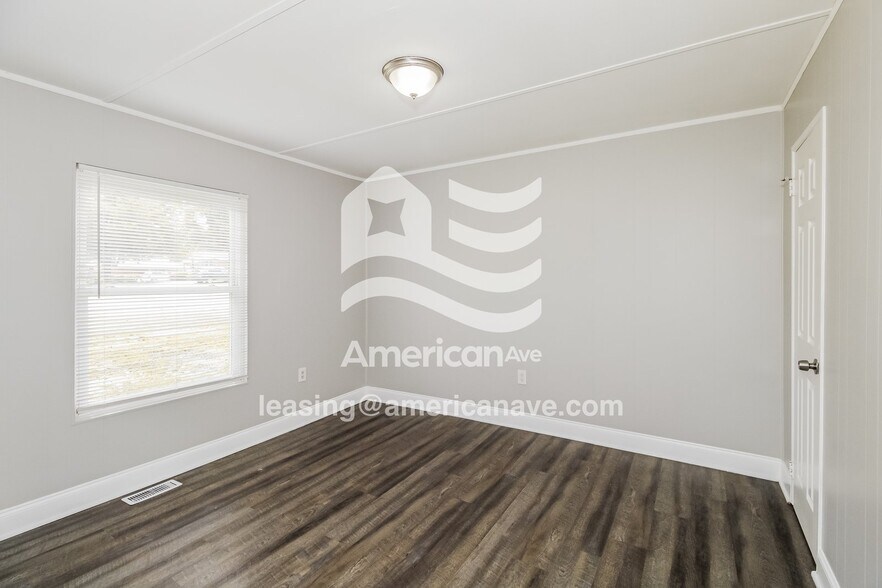 Building Photo - 2945 Eastway Dr