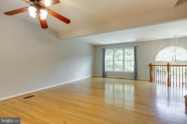 Building Photo - 6213 Stratford Ct