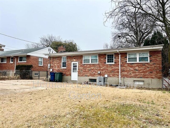 Building Photo - 8113 Parkwood Dr