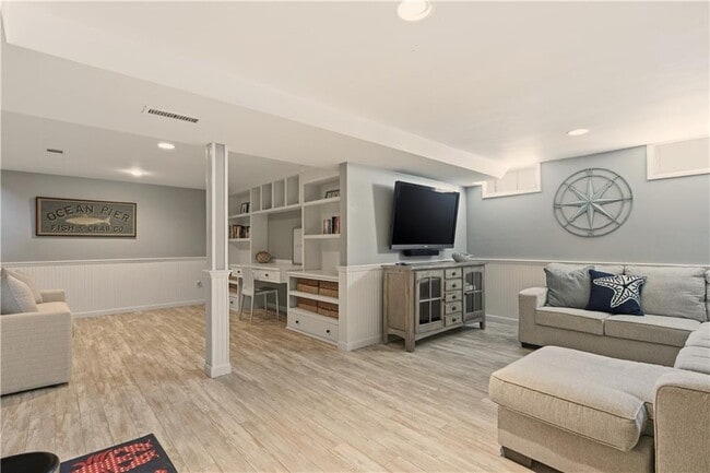 Building Photo - 105 Lilac Ln