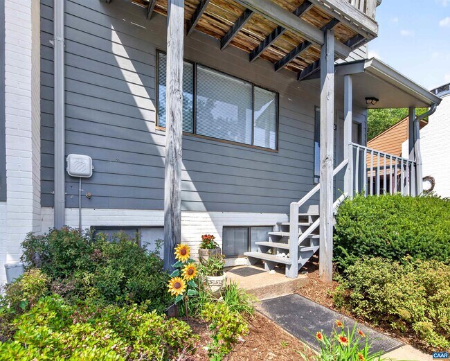 Building Photo - 225 Harvest Dr