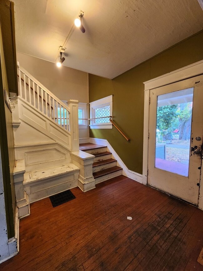 Building Photo - Spacious Units Across from WWU